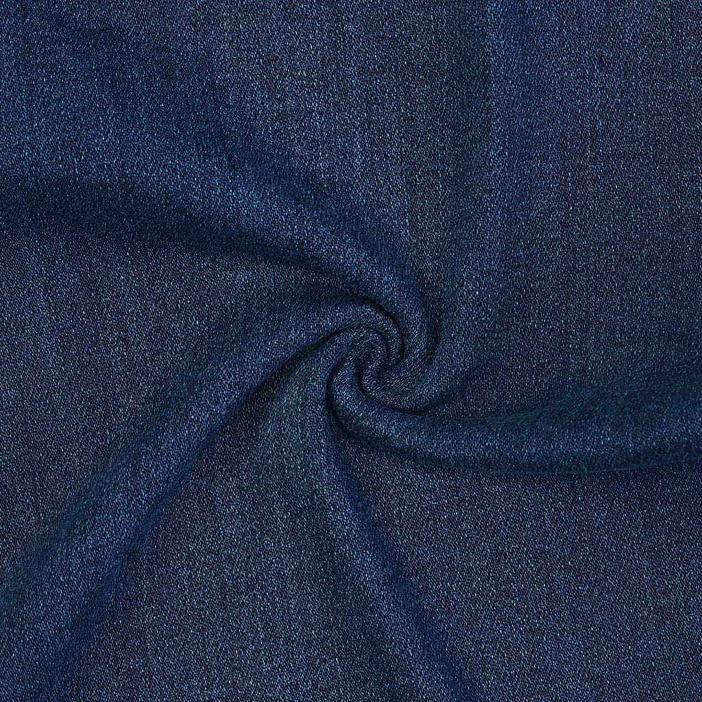 Plus Size Pull On Capri Jeans 21" Inseam Slim Fit Cropped Stretch Denim Capris with Pockets